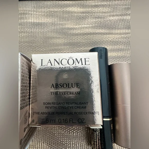 Lancôme Absolue Longevity Set with Gold Cosmetic Bag - Picture 3 of 4